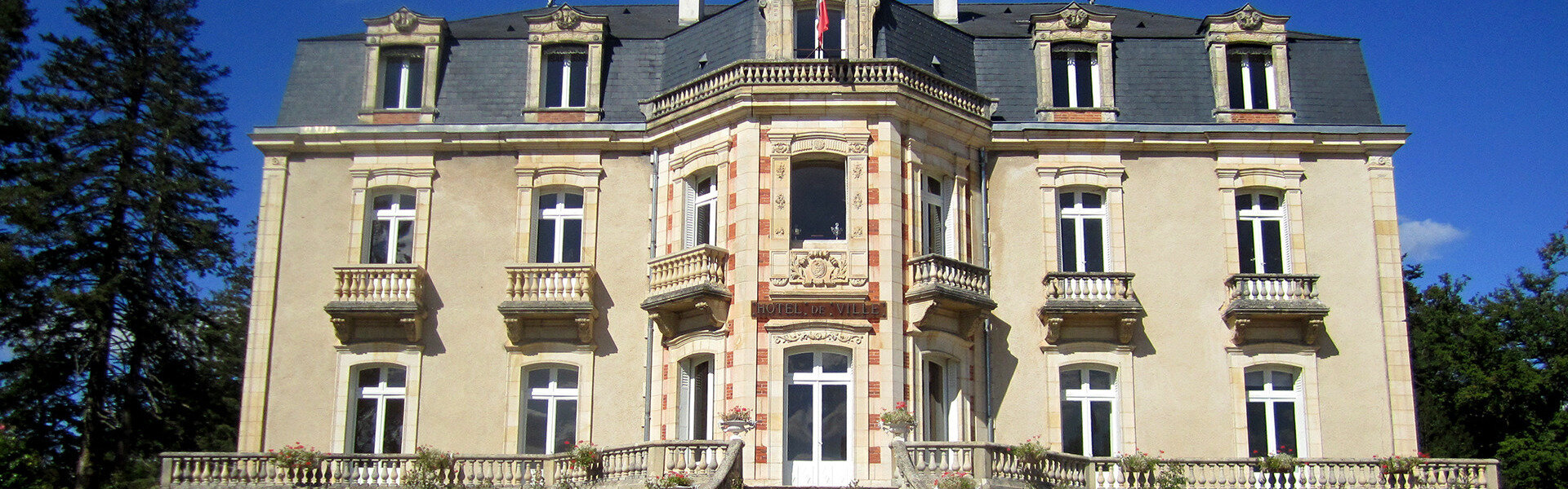 Commune Mairie Le Donjon Allier Auvergne Rhône Alpes